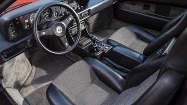 BMW M1 – interior
