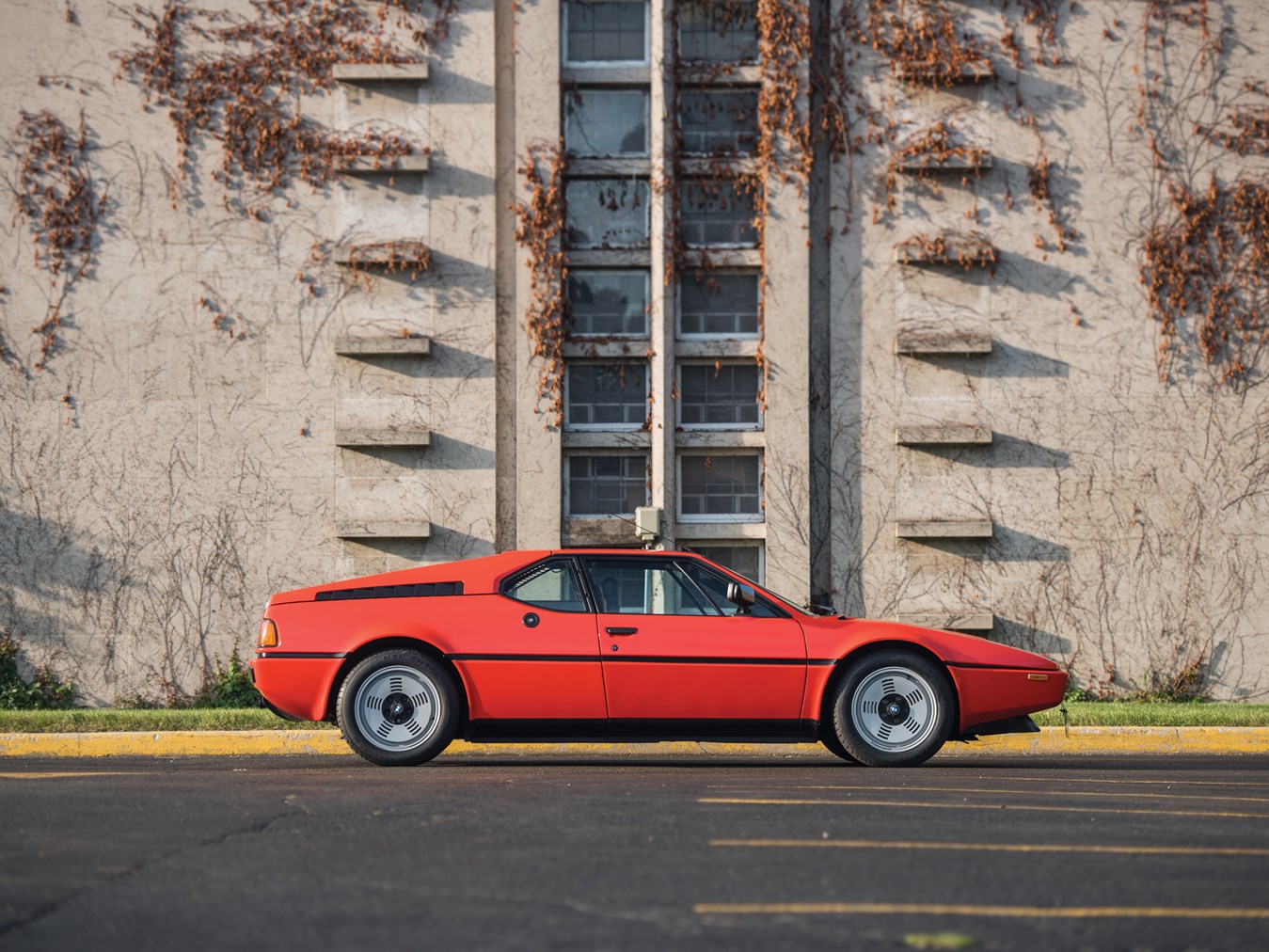 BMW M1 – side