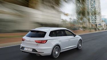 SEAT Leon ST Cupra 300 4Drive - rear tracking