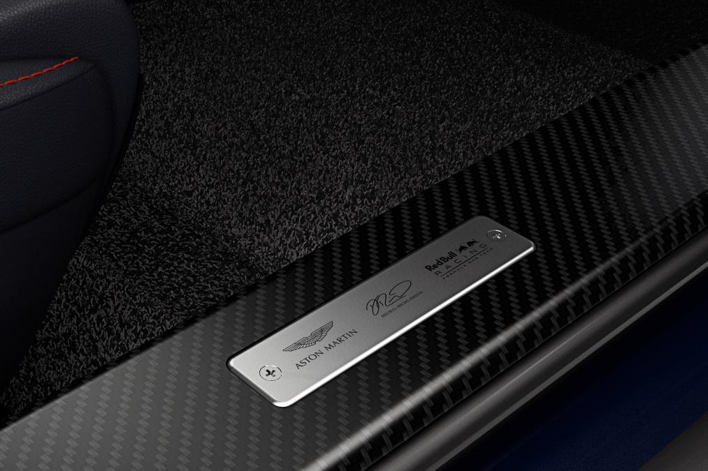Aston Martin Vantage Red Bull Racing - sill plate