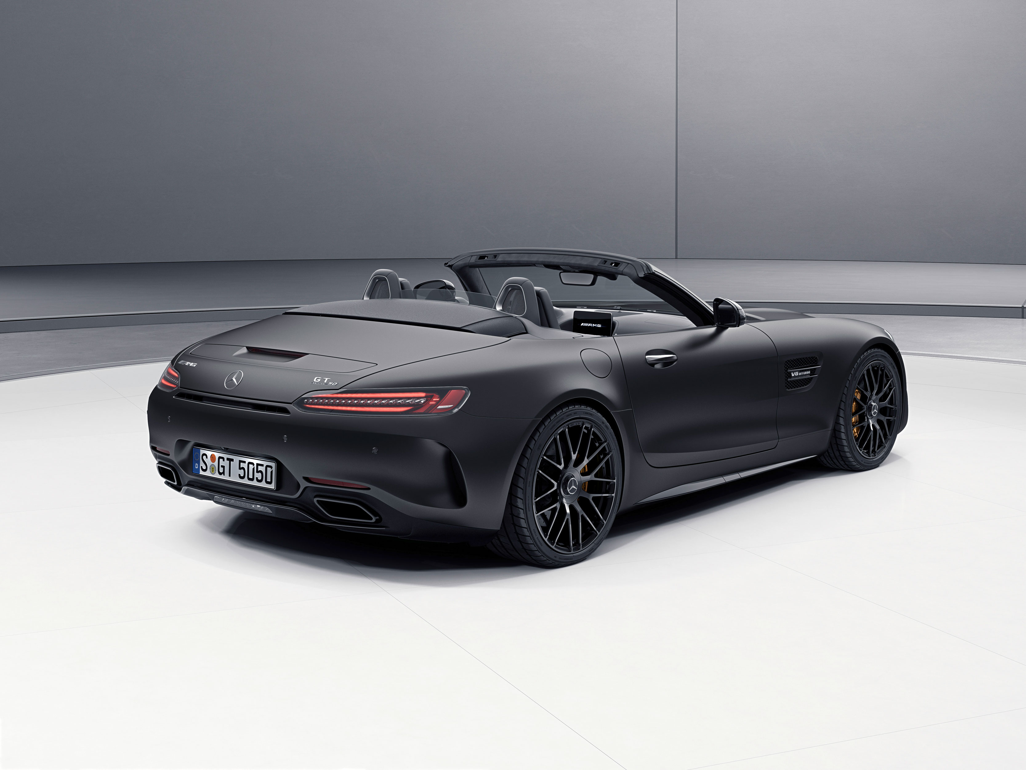 Mercedes-AMG GT C Roadster Edition 50 - rear three-quarter