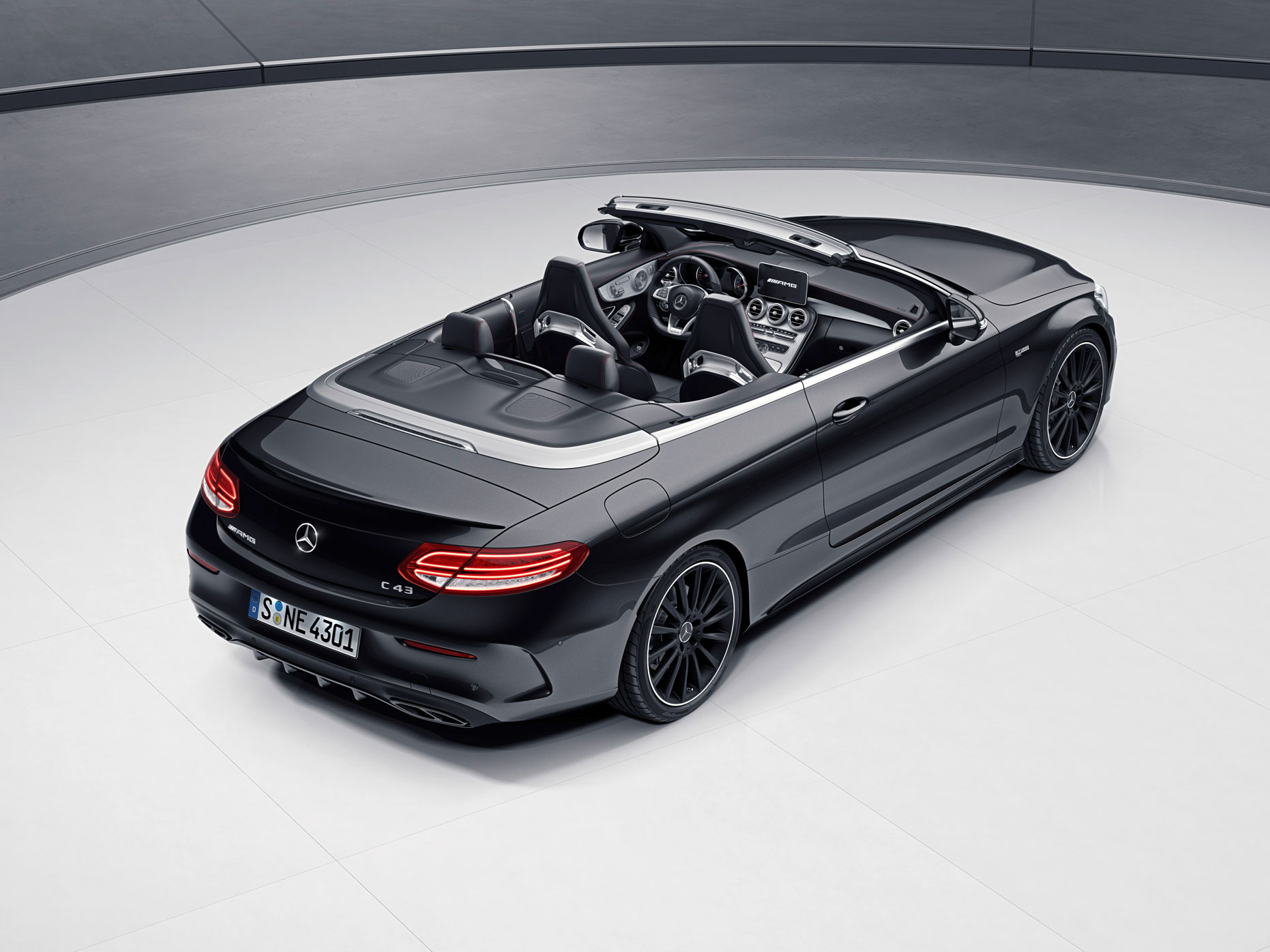 Mercedes-AMG C43 Cabriolet Night Edition - rear three-quarter