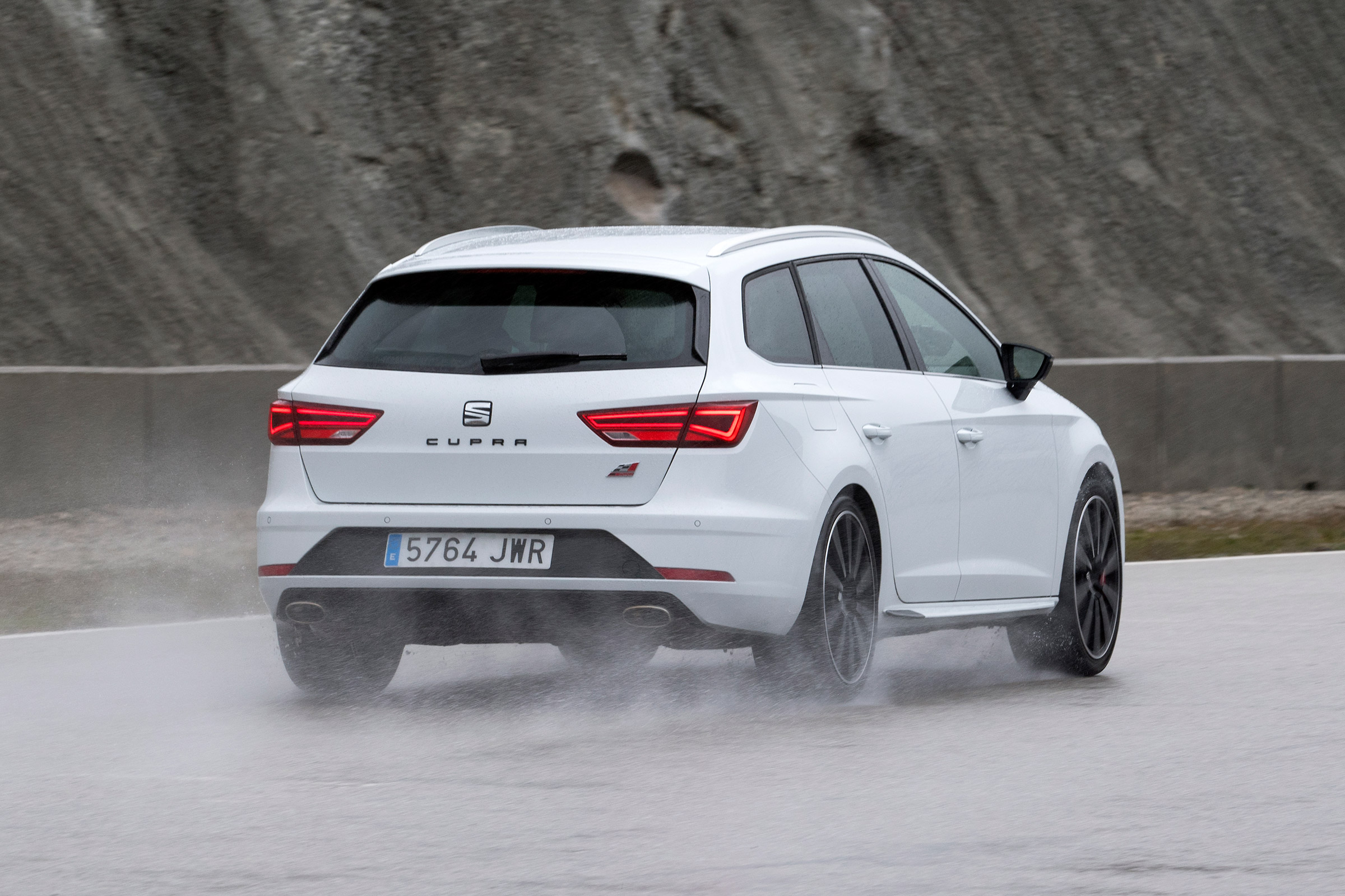 SEAT Leon ST Cupra 300 4Drive - 