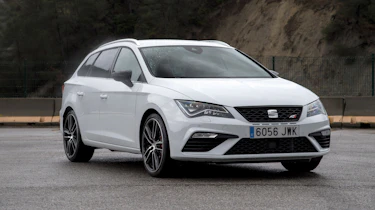 SEAT Leon ST Cupra 300 4Drive - front three quarter