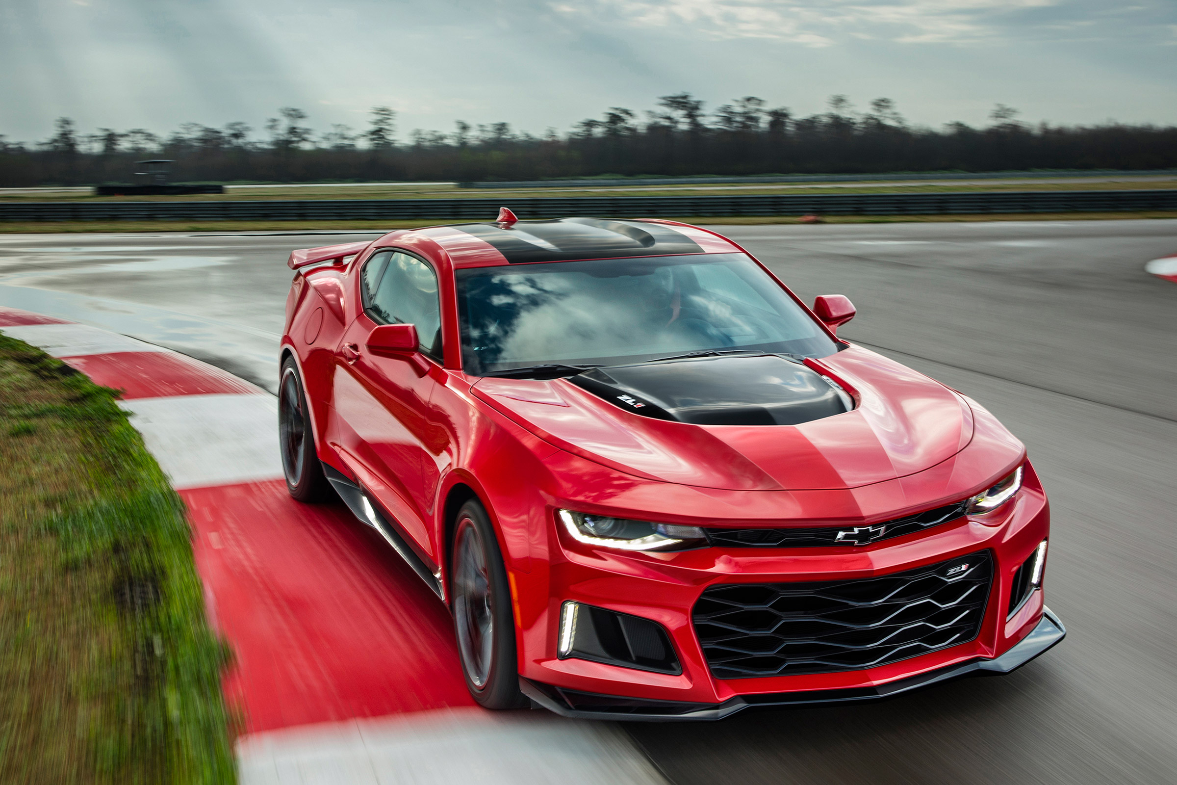 Camaro ZL1 front 2