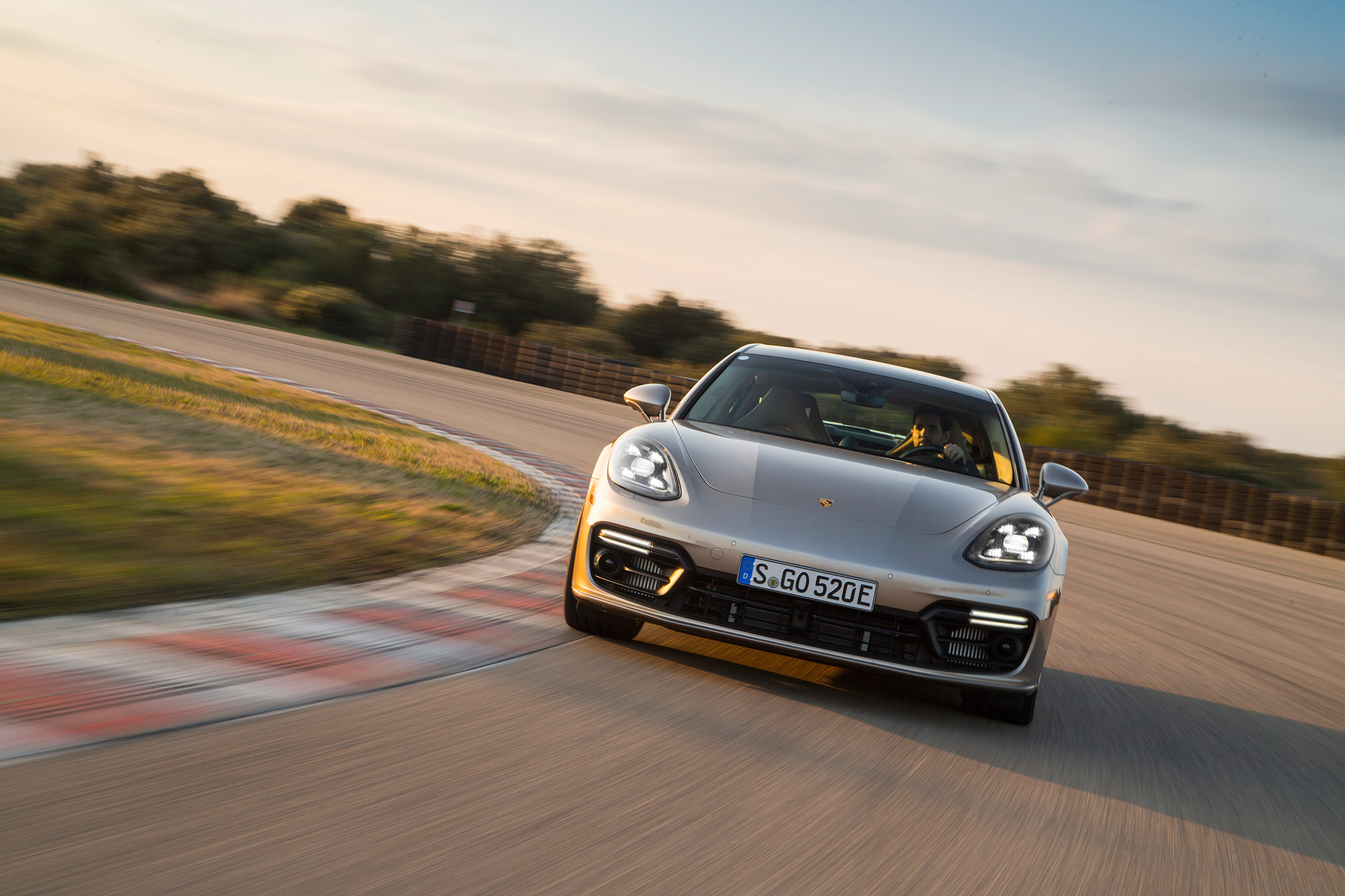 Porsche Panamera Turbo S E-Hybrid ride - front cornering