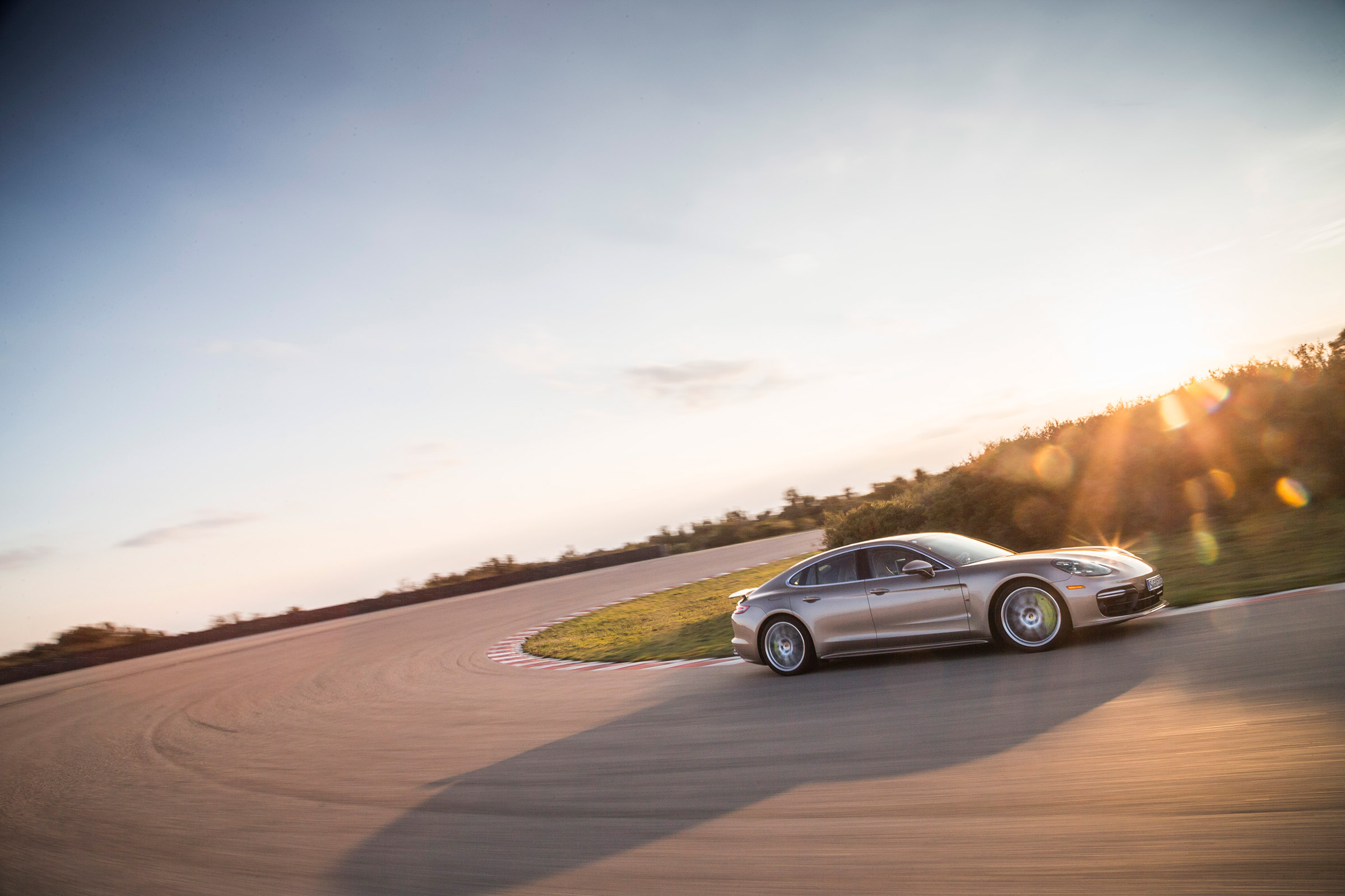 Porsche Panamera Turbo S E-Hybrid ride - cornering