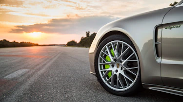 Porsche Panamera Turbo S E-Hybrid ride - wheel