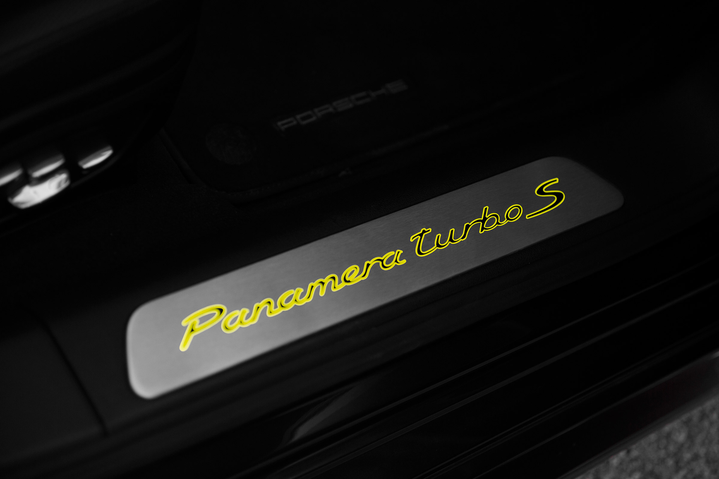 Porsche Panamera Turbo S E-Hybrid ride - sill plate