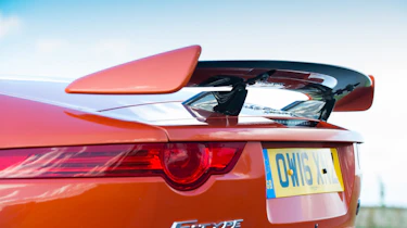 Jaguar F-Type SVR Convertible - rear spoiler