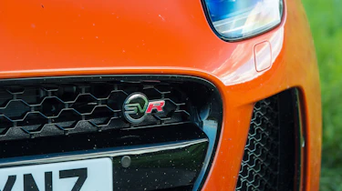 Jaguar F-Type SVR Convertible - grille