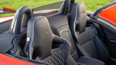 Jaguar F-Type SVR Convertible - seats
