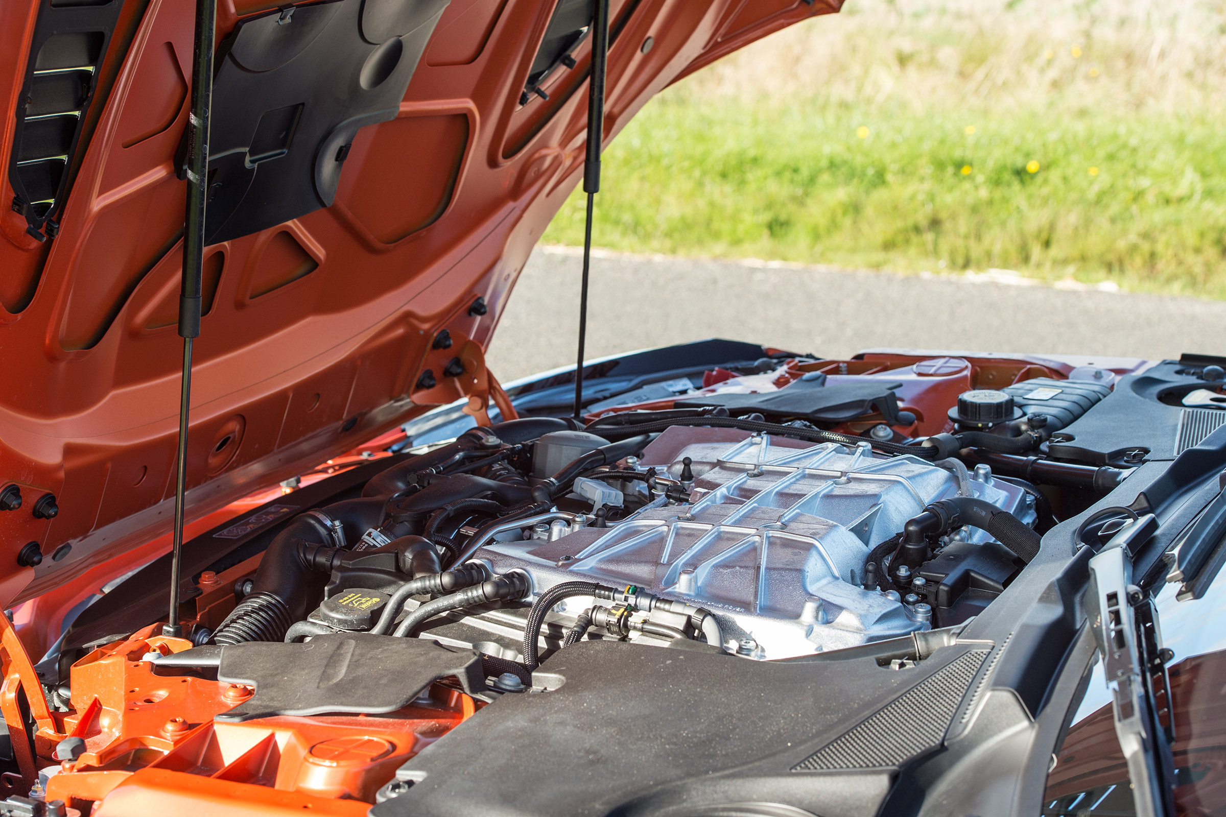 Jaguar F-Type SVR Convertible - engine