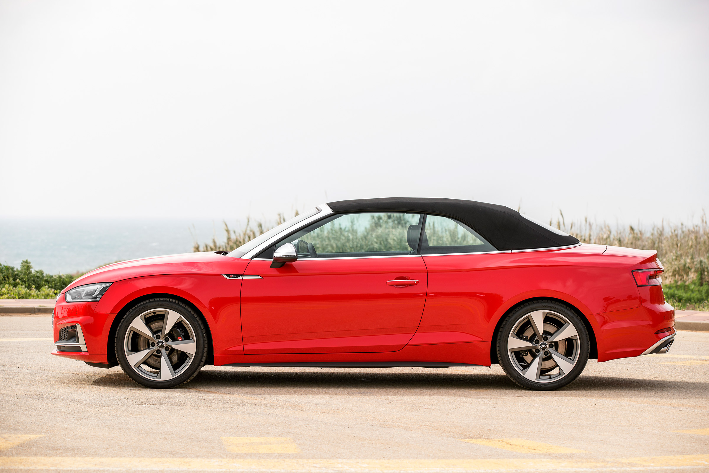 Audi S5 Cabriolet - side roof up