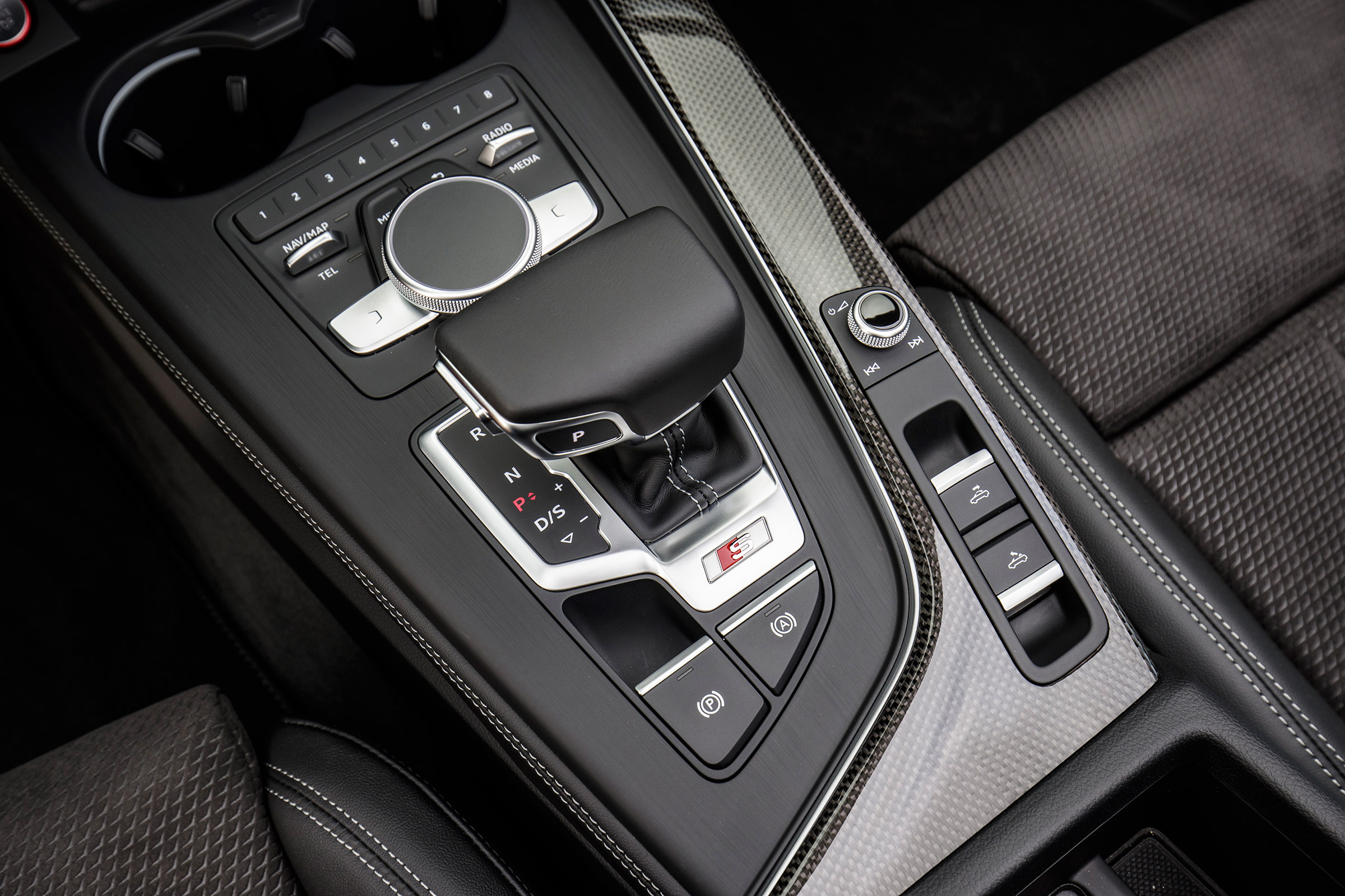 Audi S5 Cabriolet - gear shifter