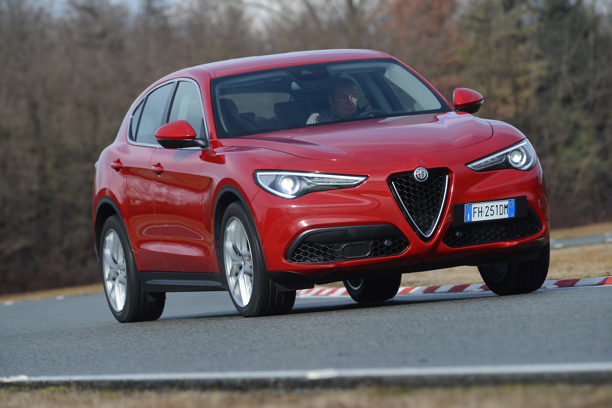 Alfa Romeo Stelvio - front cornering
