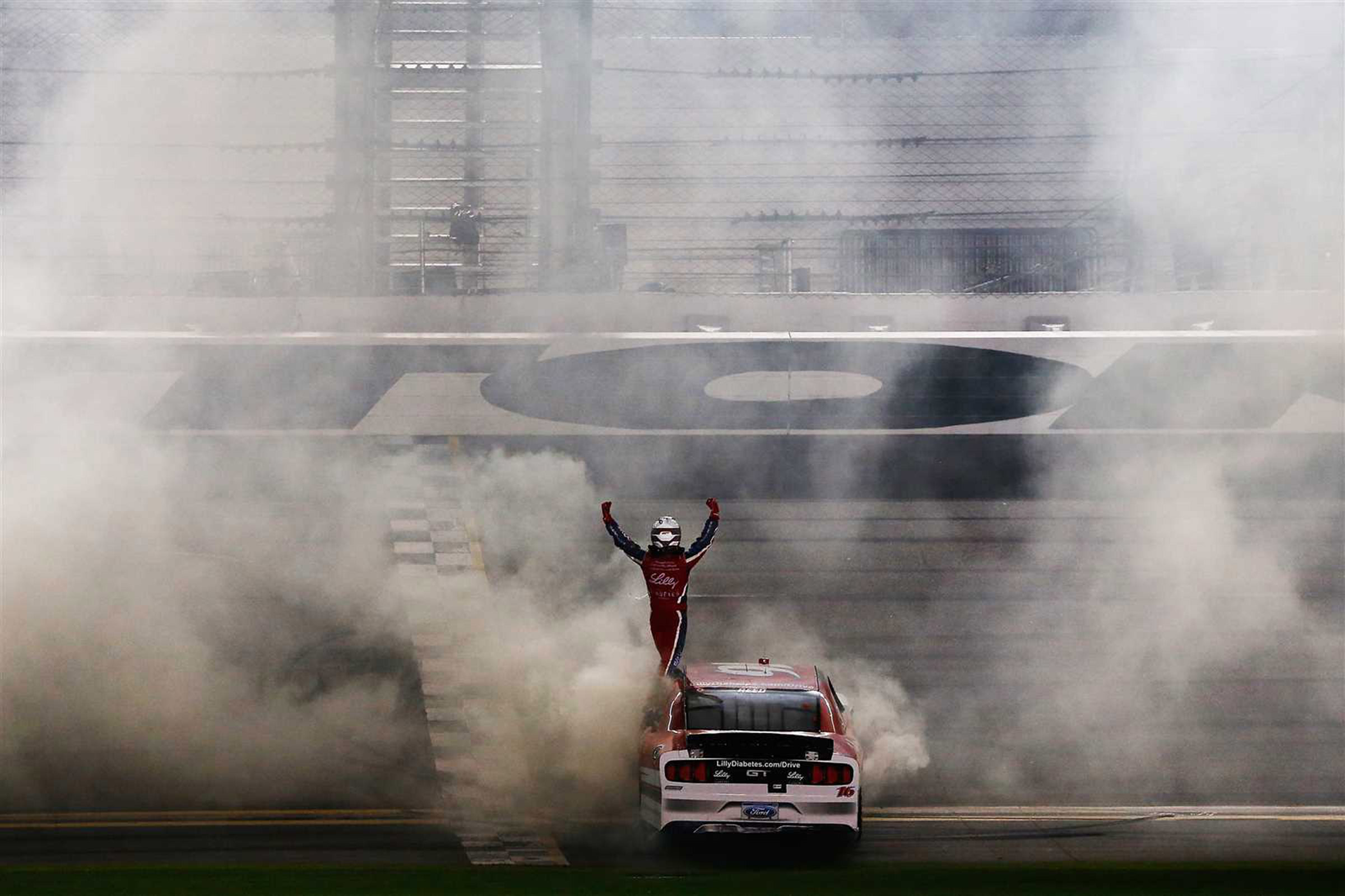 Daytona 500 2017 - Mustang burnout