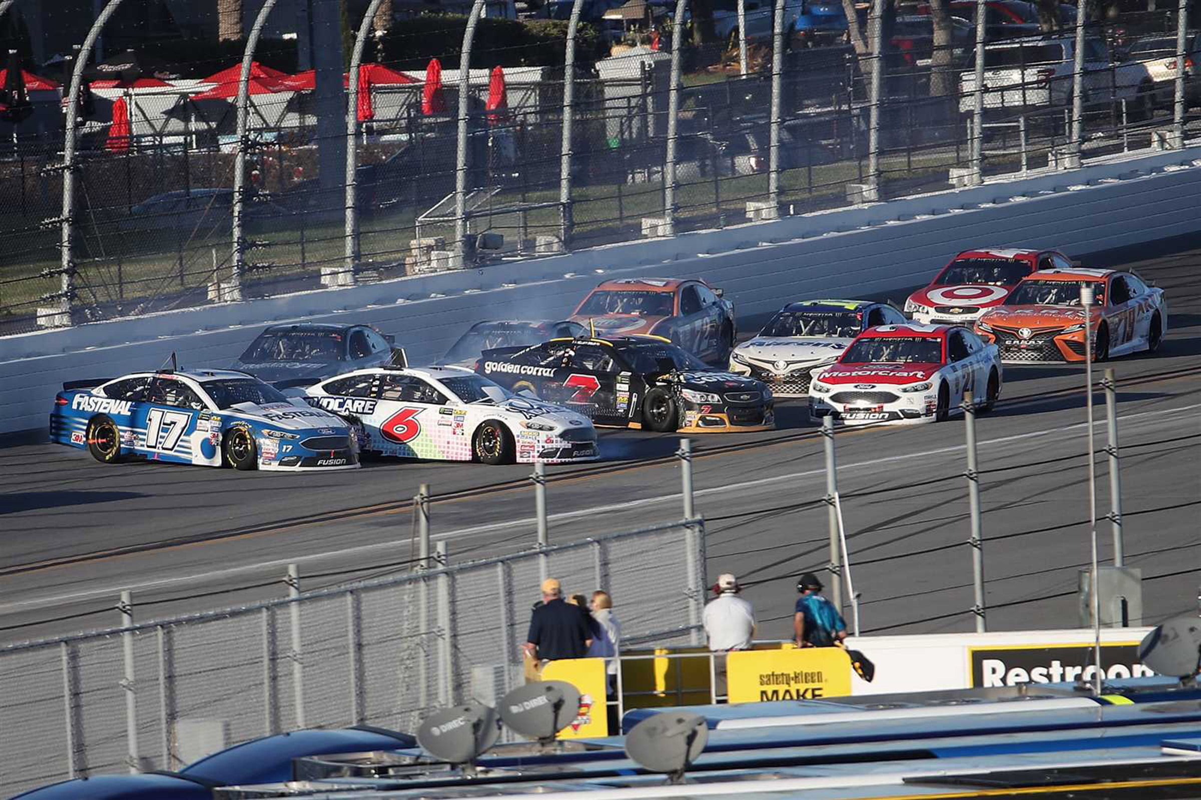 Daytona 500 2017 - Fusion crash