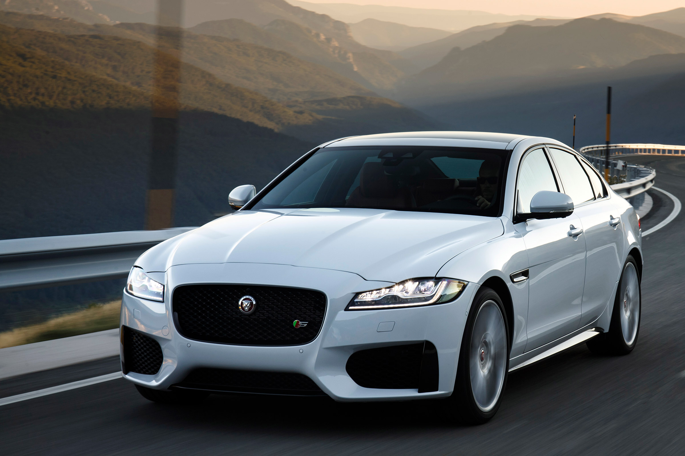 18 XF S front
