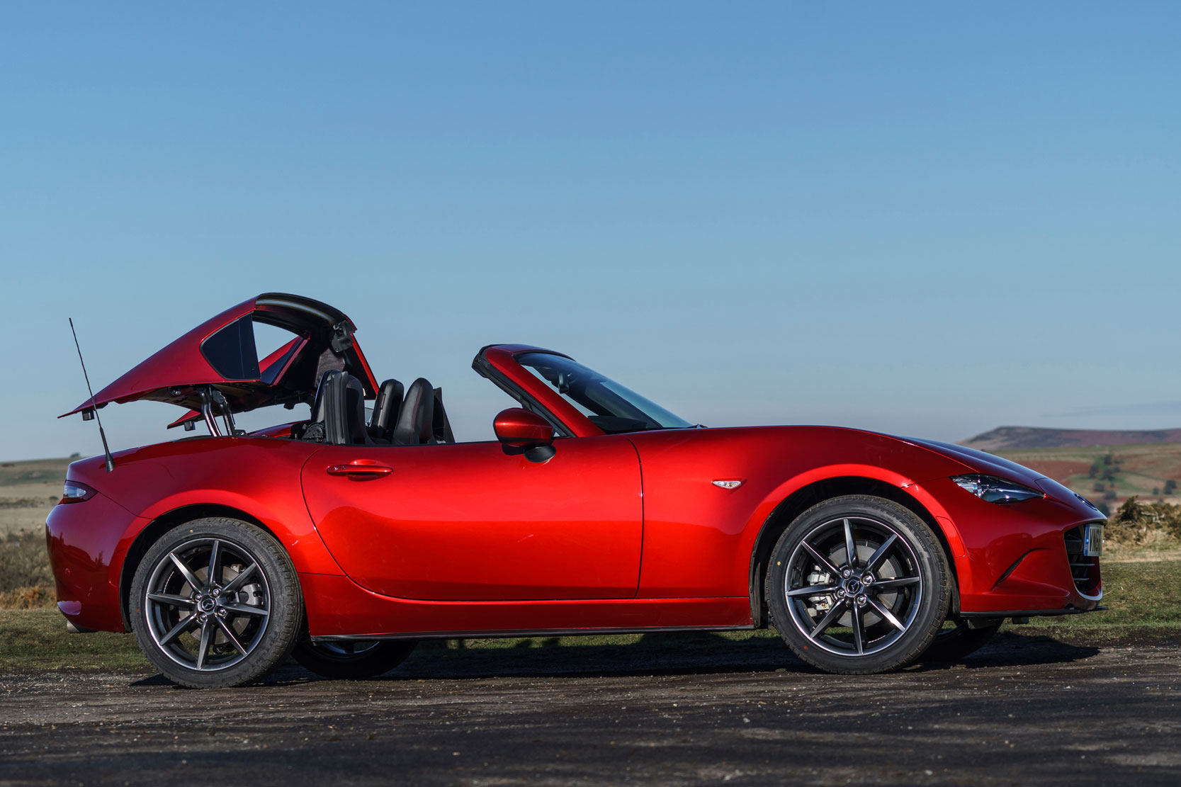Mazda MX-5 RF - Side