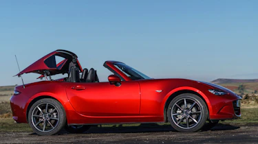 Mazda MX-5 RF - Side