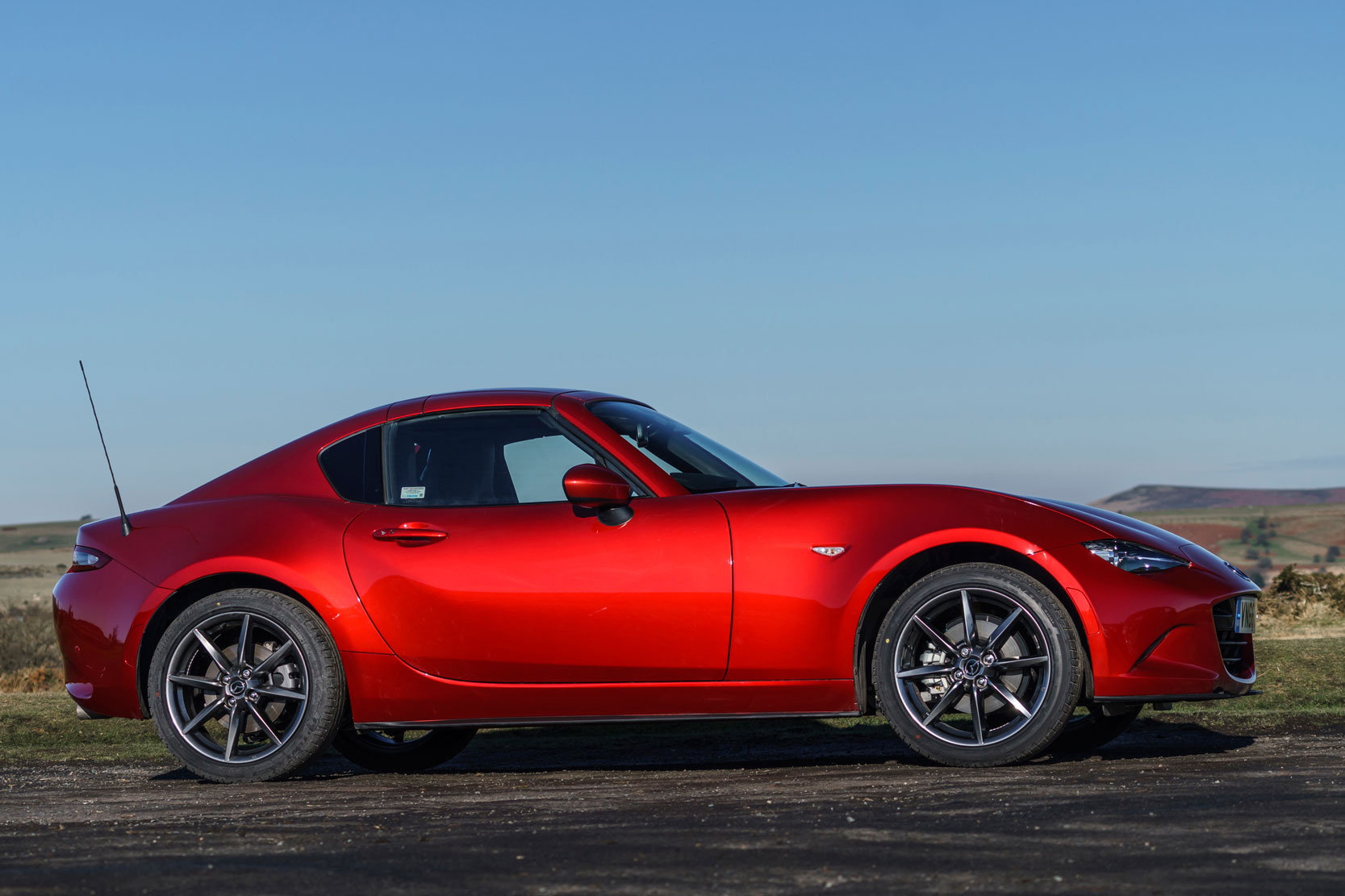 Mazda MX-5 RF - Side