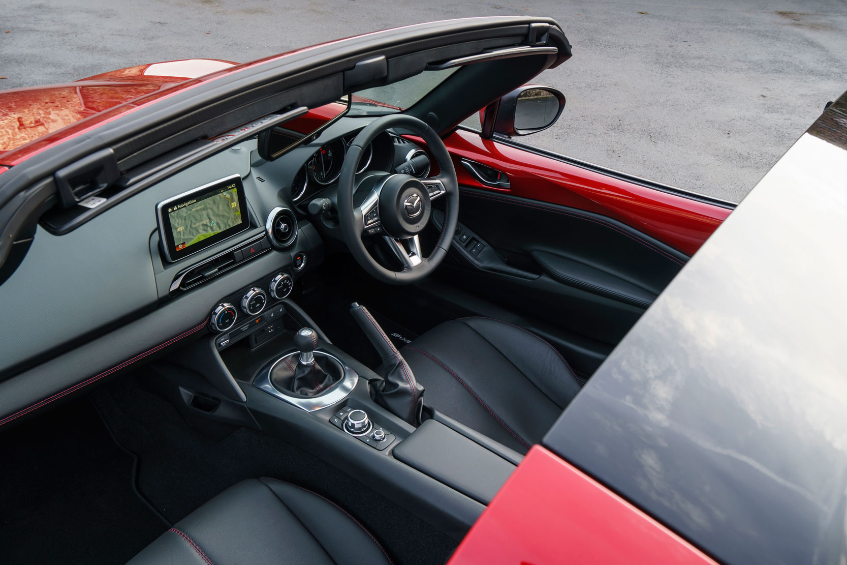 Mazda MX-5 RF - Interior