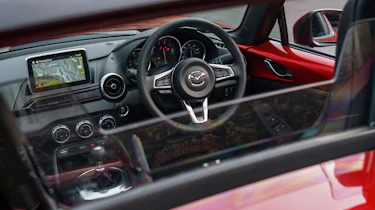Mazda MX-5 RF - Interior