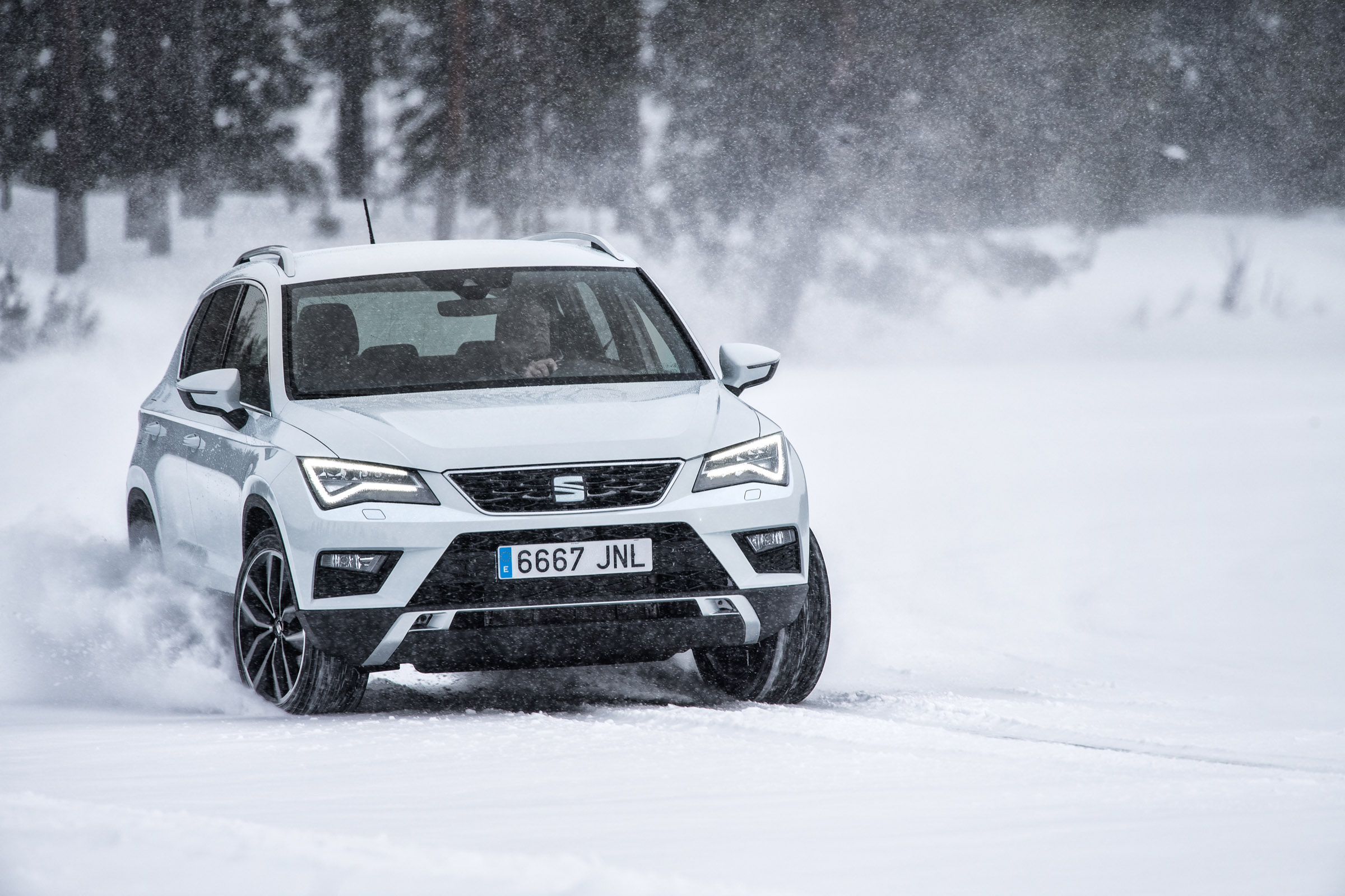 SEAT Ateca snow action