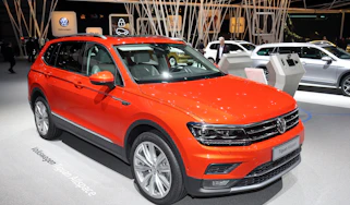 VW Tiguan Allspace - Geneva front three quarter