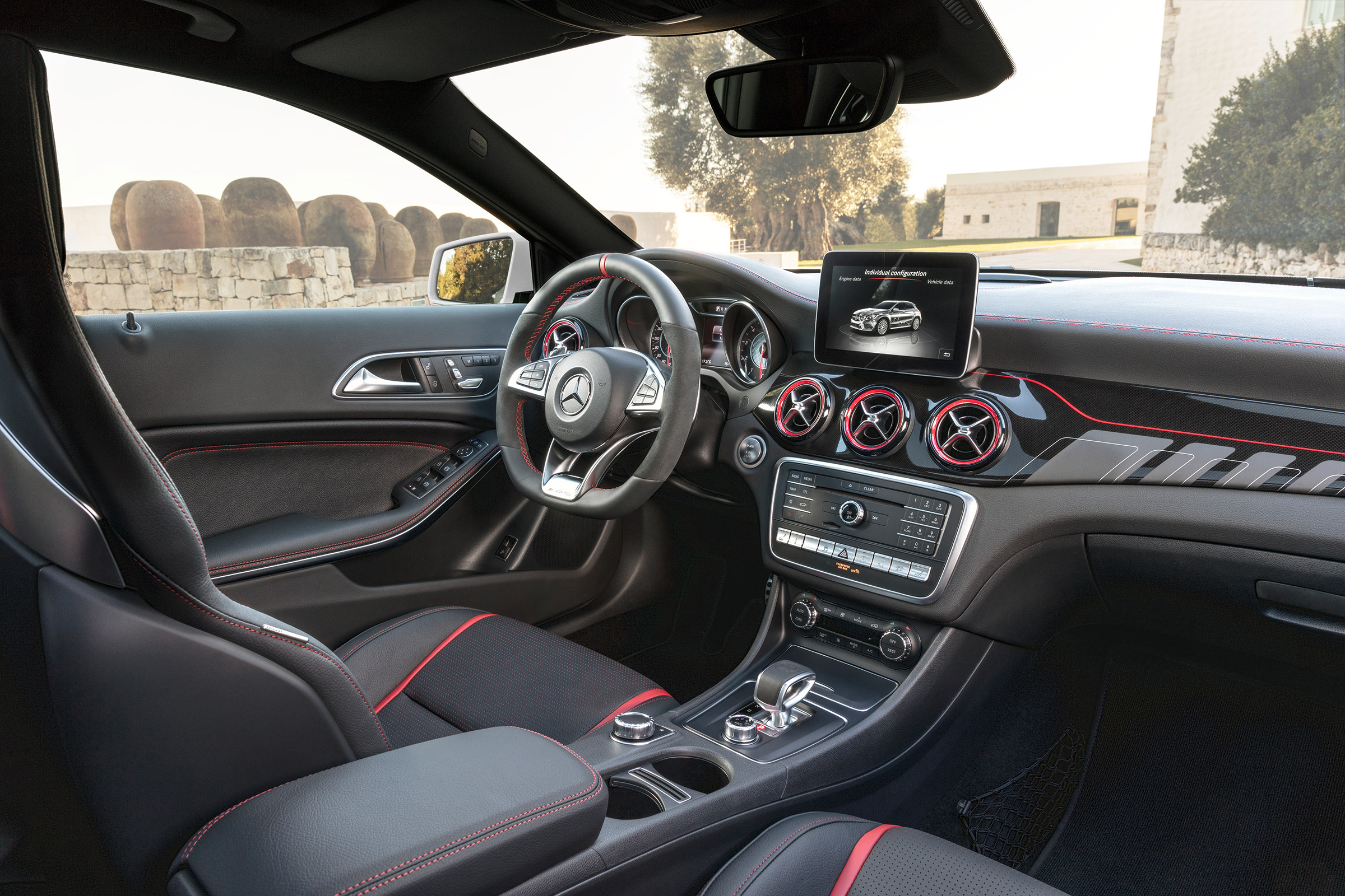Mercedes-Benz GLA 45 AMG interior