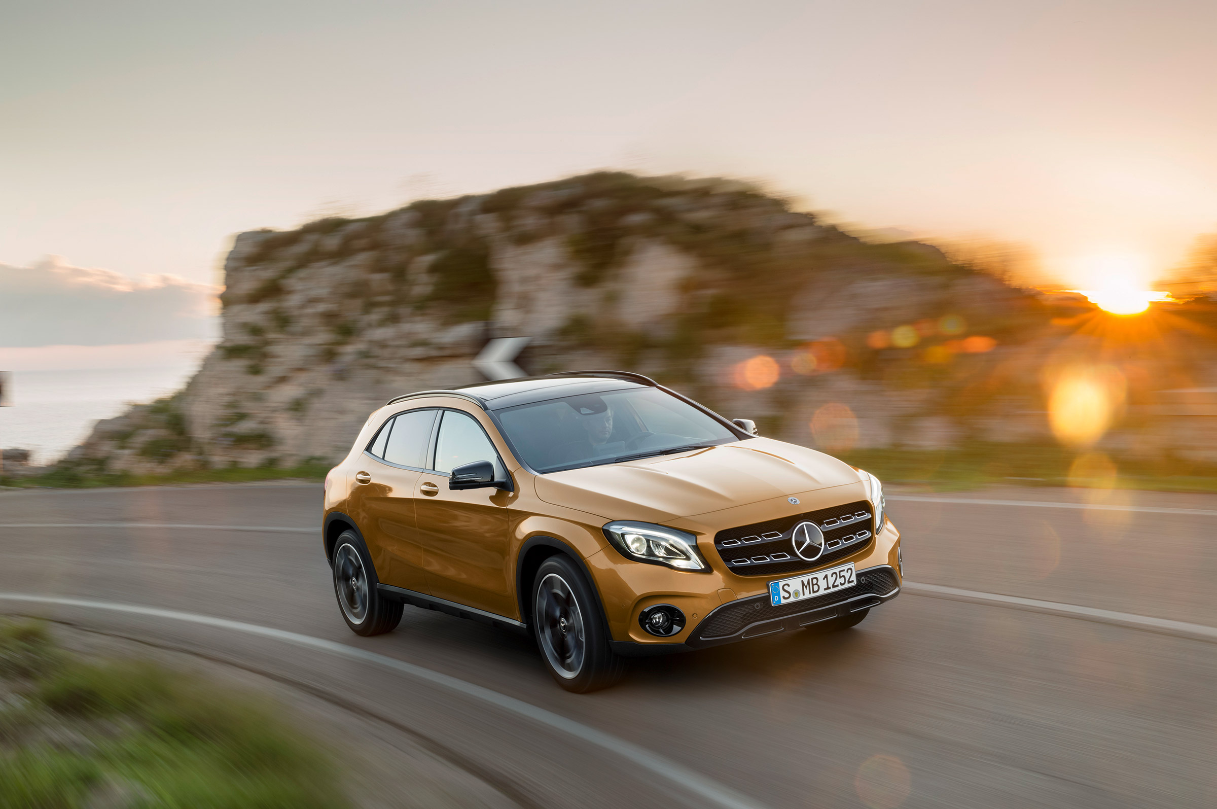 Mercedes-Benz GLA (2017) front