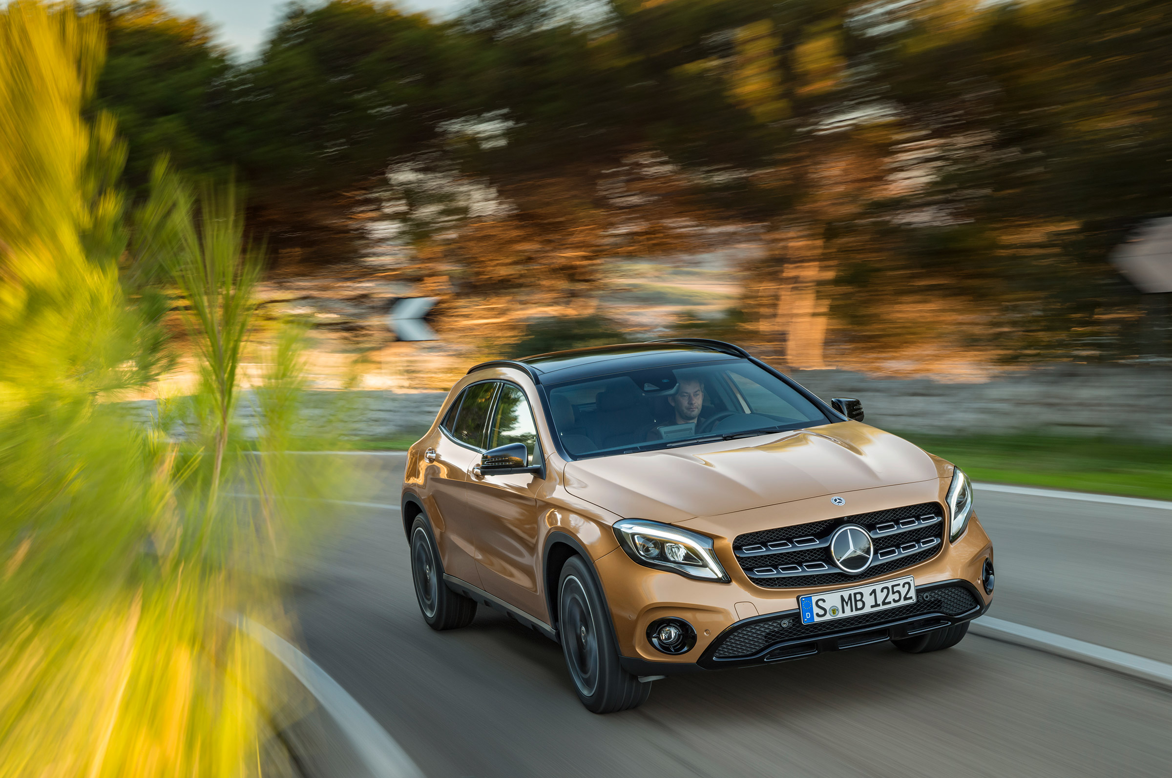 Mercedes-Benz GLA (2017) front 1