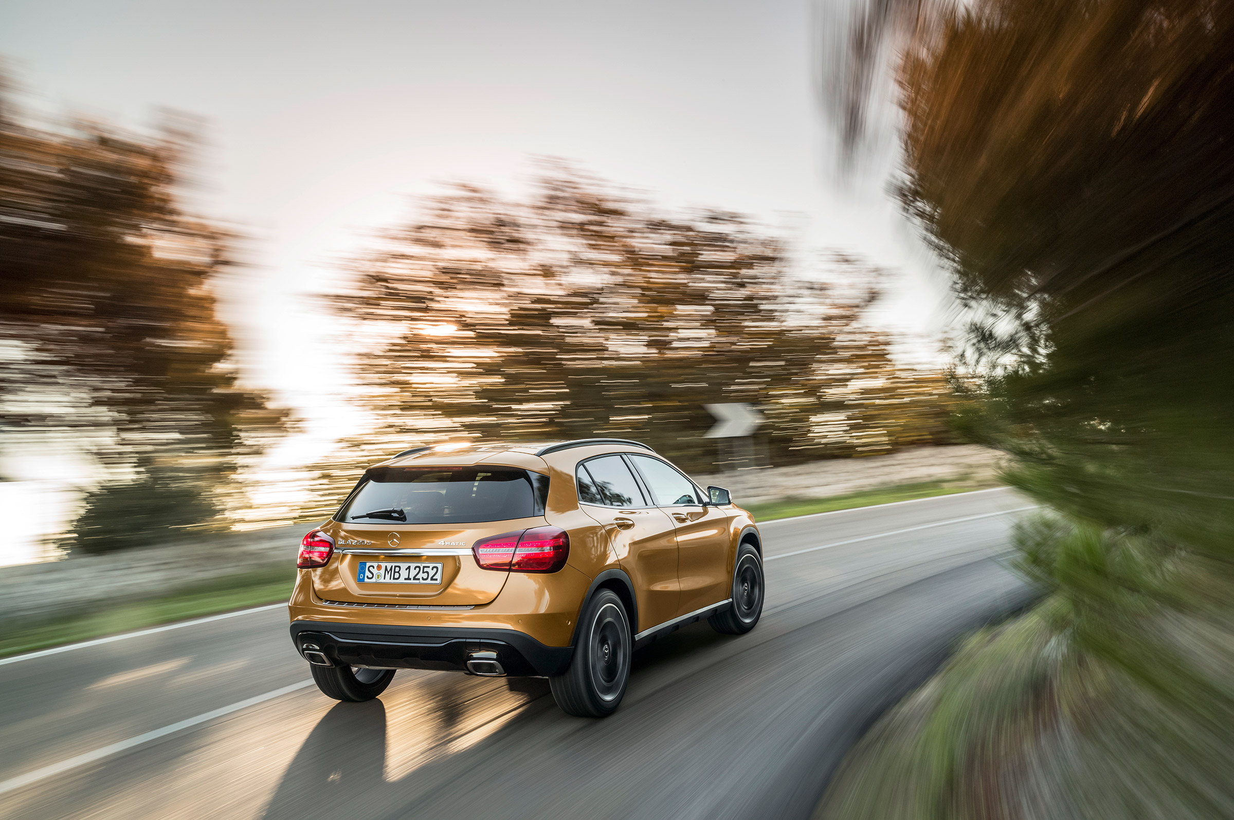 Mercedes-Benz GLA (2017) rear