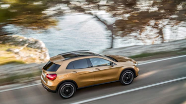 Mercedes-Benz GLA (2017) side