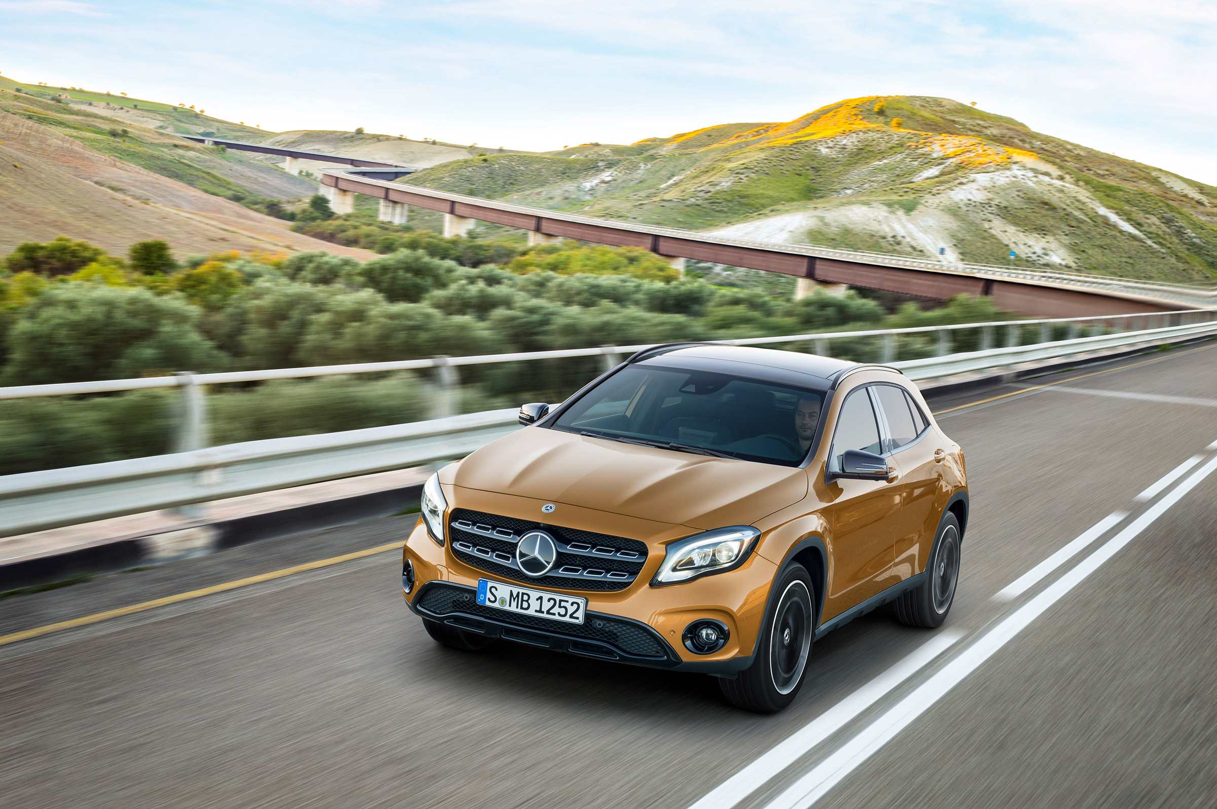 Mercedes-Benz GLA (2017) front2