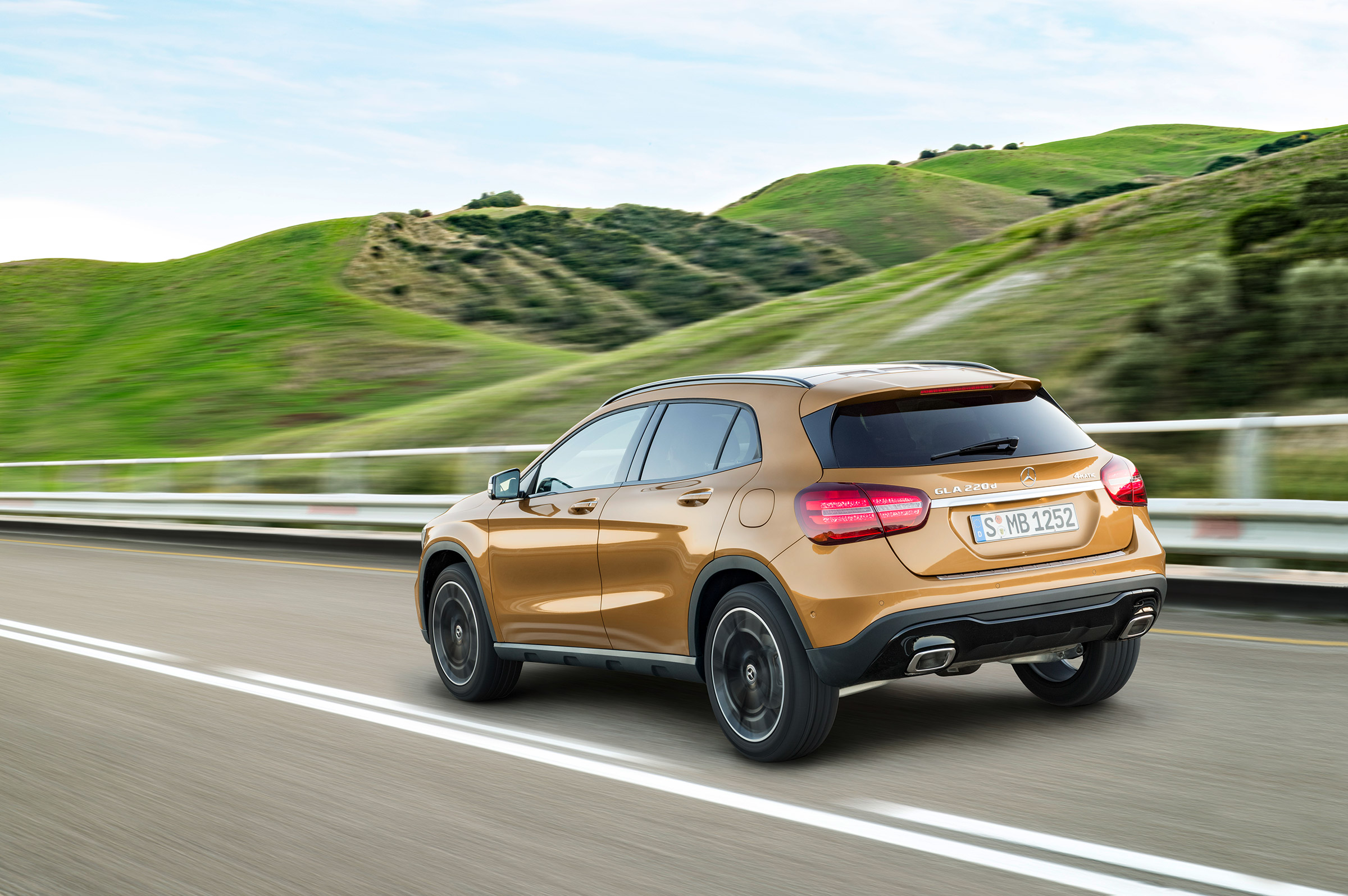 Mercedes-Benz GLA (2017) rear 1