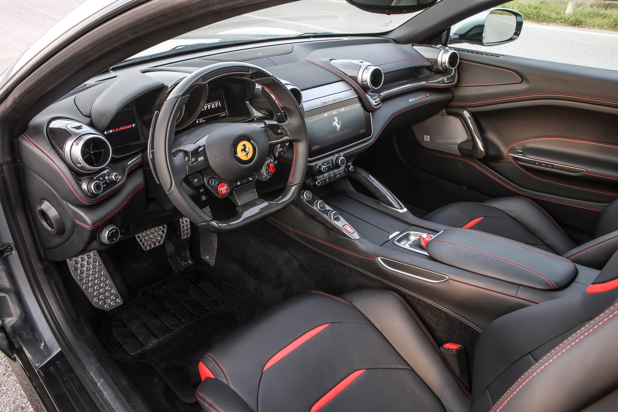 Ferrari GTC4 Lusso T - interior