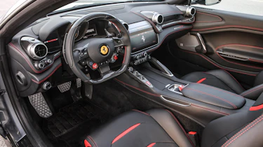 Ferrari GTC4 Lusso T - interior