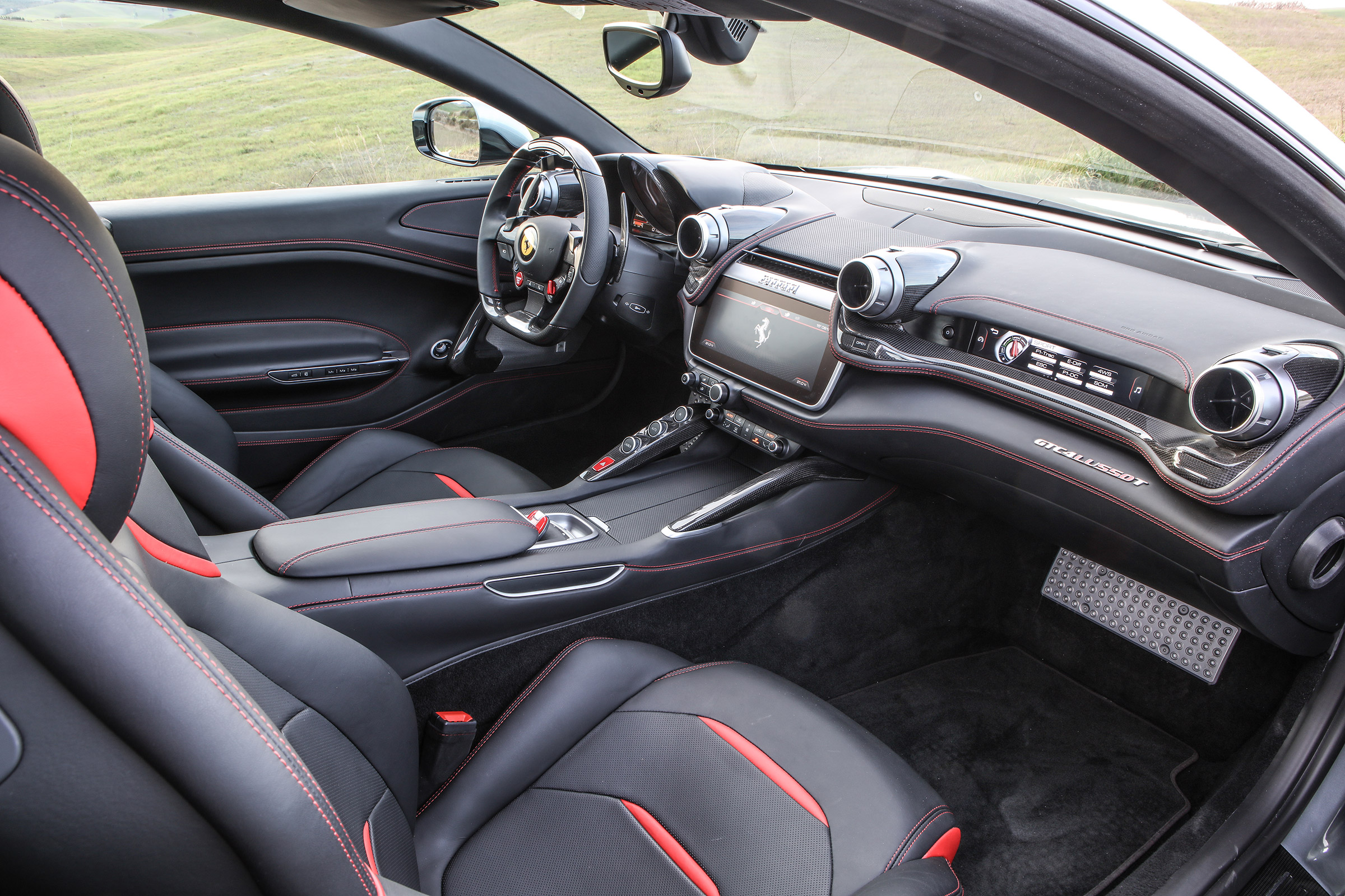 Ferrari GTC4 Lusso T - interior 2