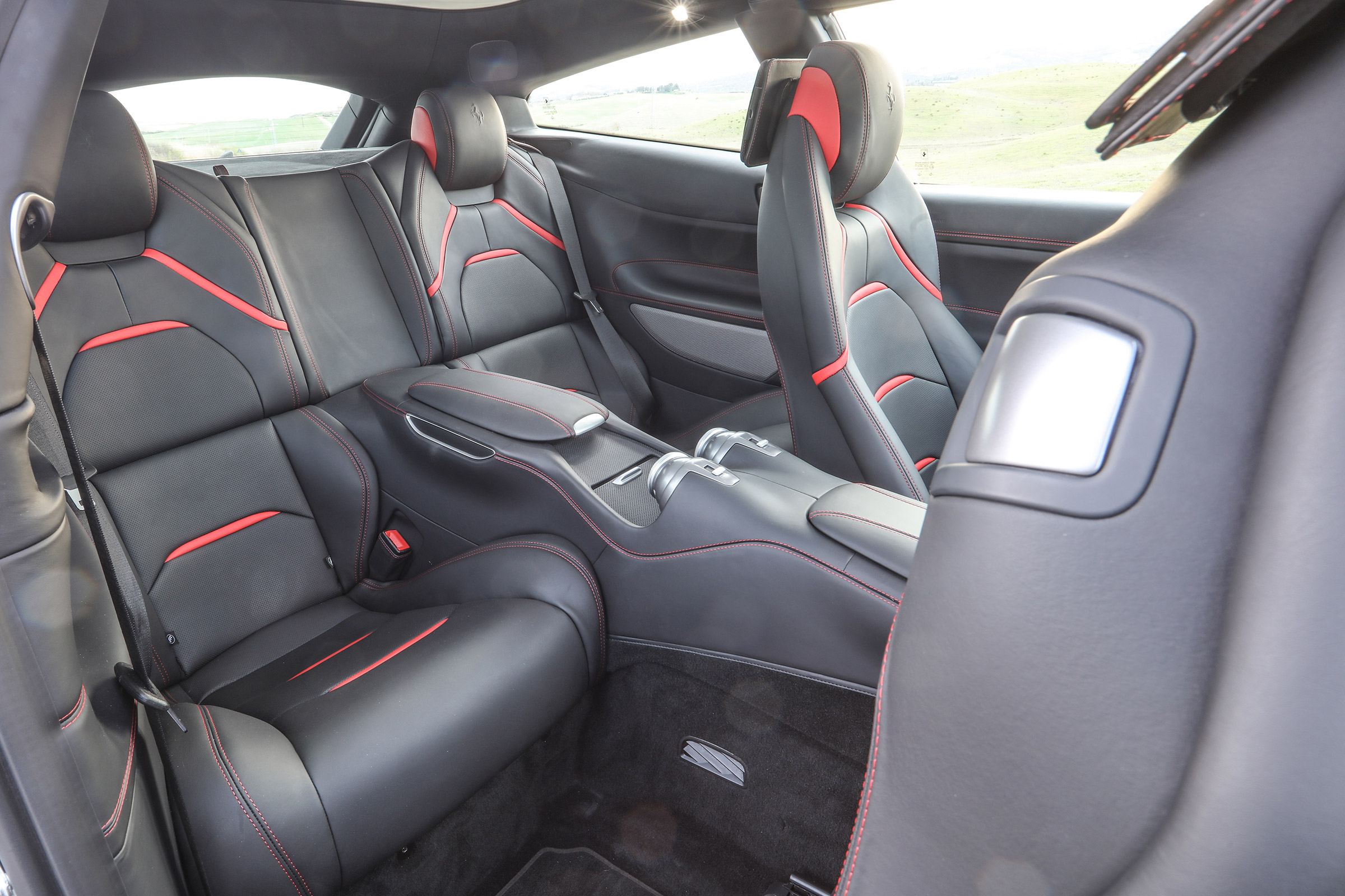 Ferrari GTC4 Lusso T - interior rear