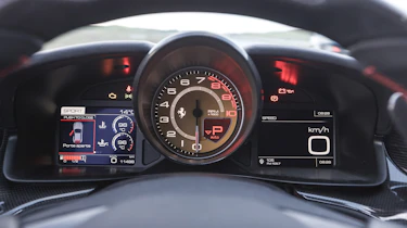 Ferrari GTC4 Lusso T - dial pack