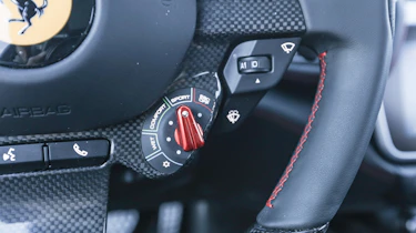 Ferrari GTC4 Lusso T - steering wheel