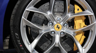 Ferrari GTC4 Lusso T - wheel