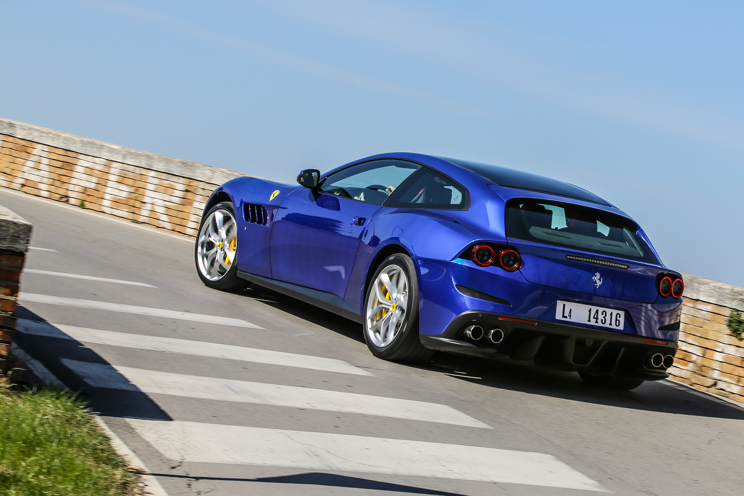 Ferrari GTC4 Lusso T - rear 3