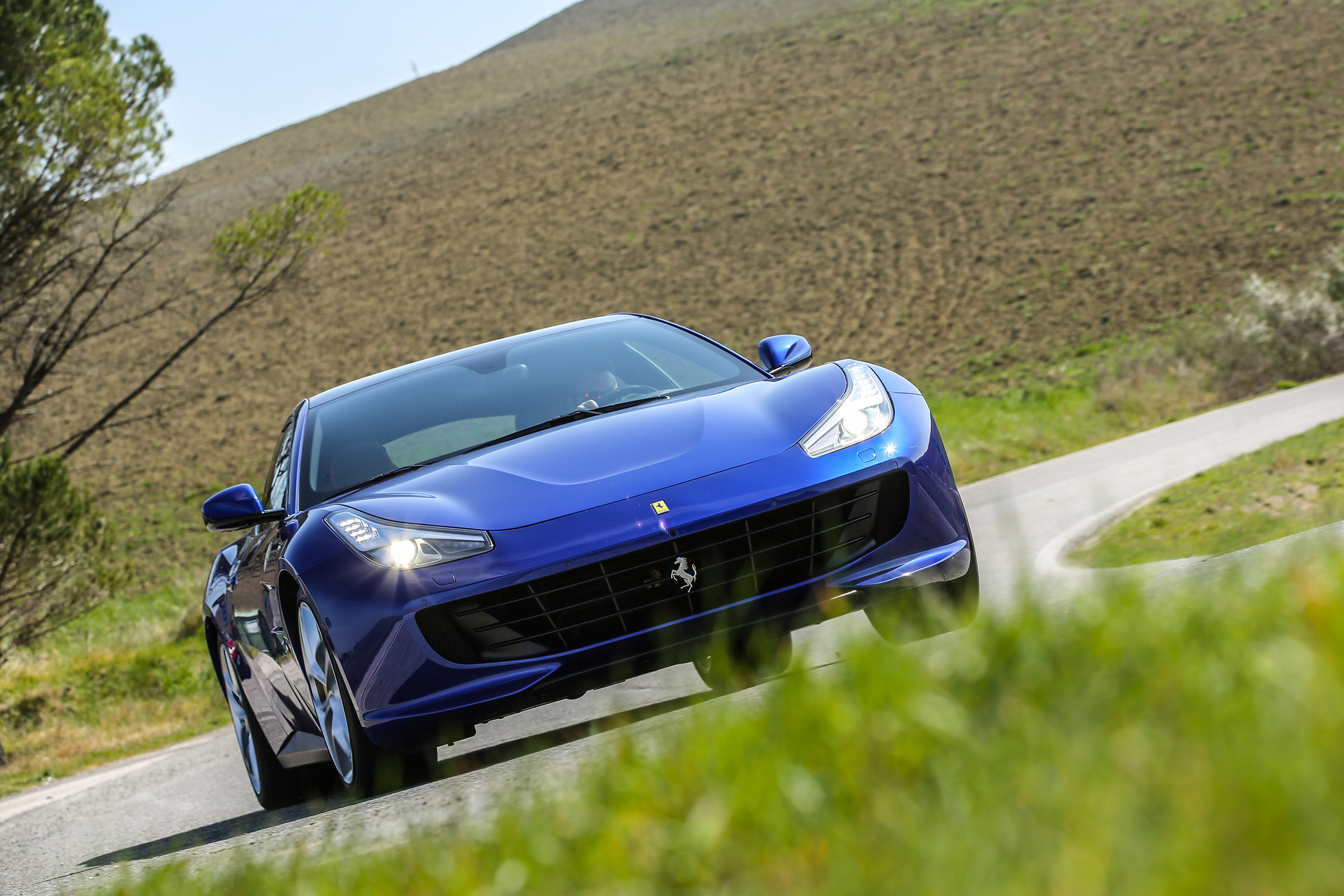 Ferrari GTC4 Lusso T - front 4