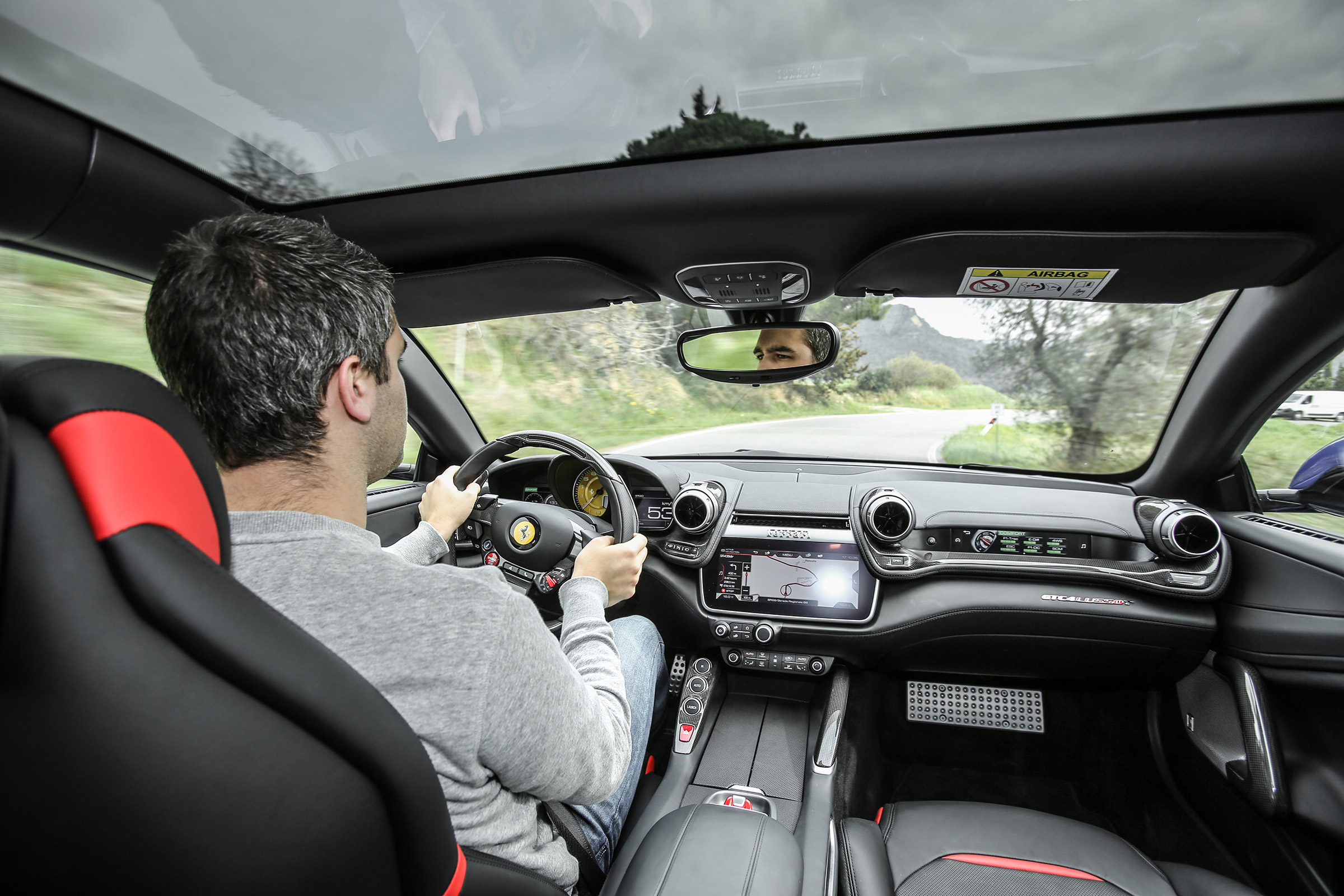 Ferrari GTC4 Lusso T - interior