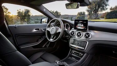 Mercedes-Benz GLA (2017) interior 2