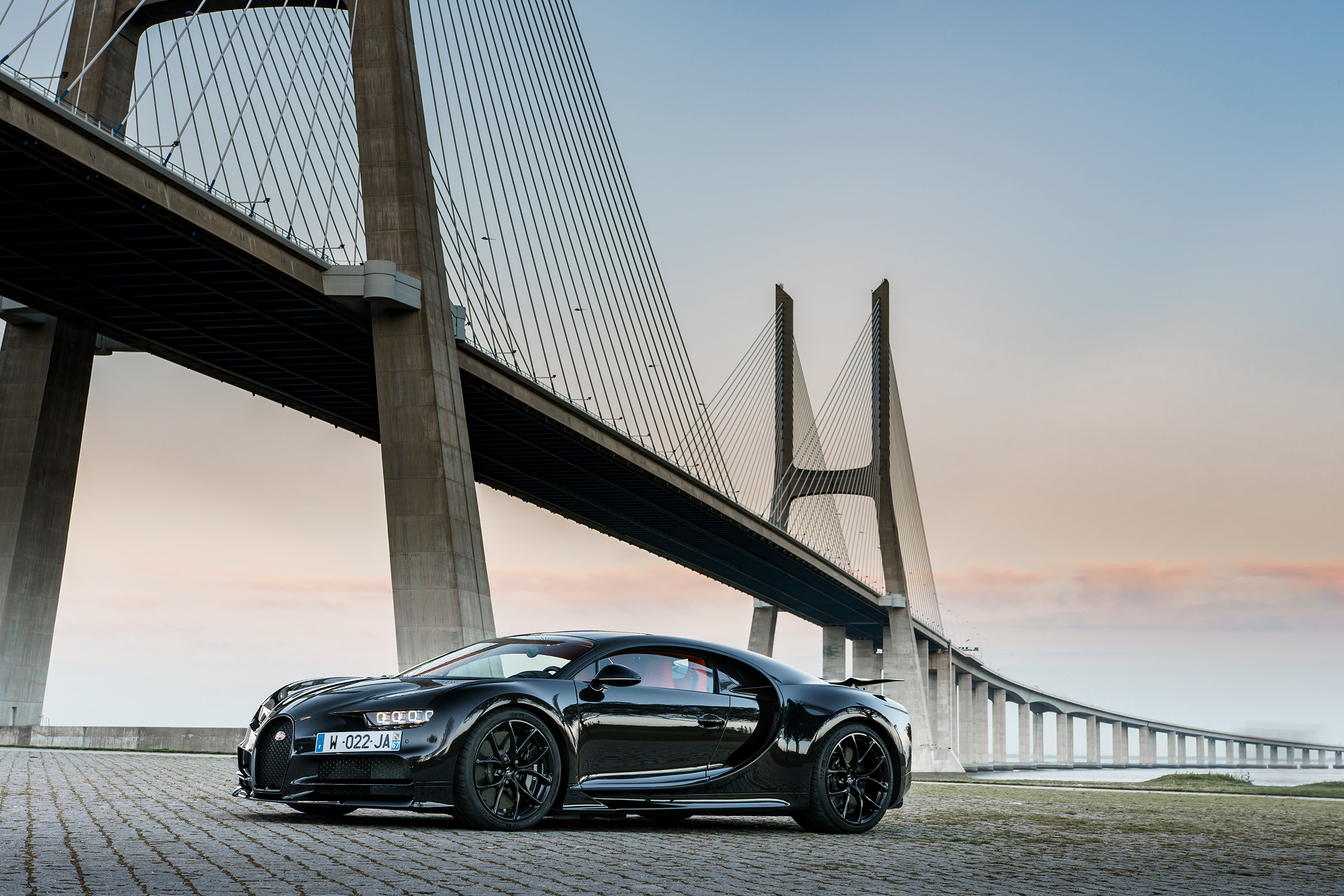 Bugatti Chiron - side profile