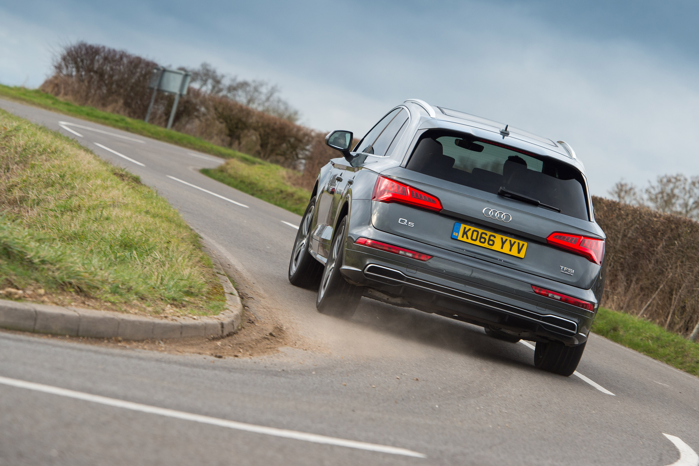 Audi Q5 - rear cornering